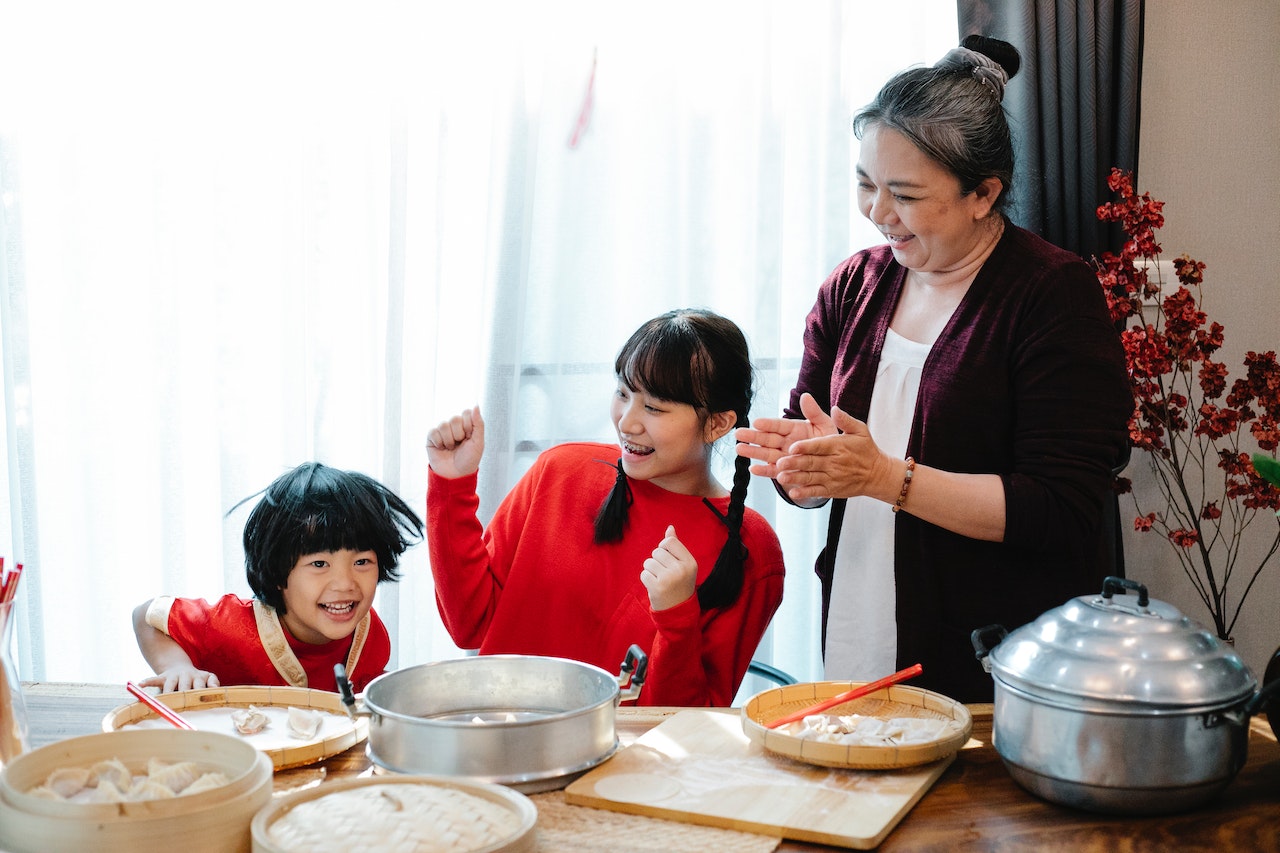 building bonds creates an environment for speaking Chinese easily.